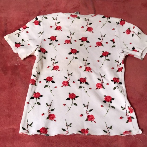 NWT 100% cotton top, brand new ! White with red roses , short sleeves. - Picture 3 of 10